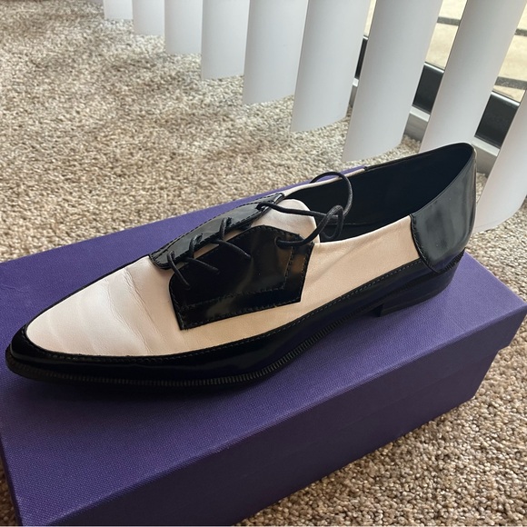 Stuart Weitzman Nuleman Black and White Oxfords! Made in Spain. Like New. Size 7 - Picture 5 of 7